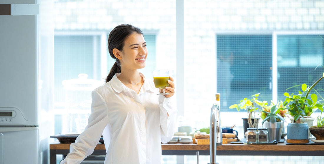 Woman drinking chlorella in a glass